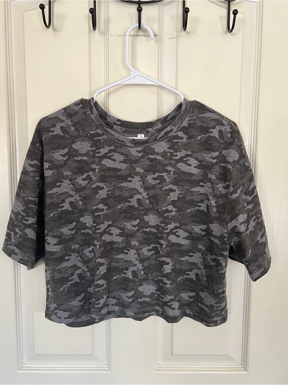 Fabletics L Gray Camo Oversized Cropped Boxy T-Shirt